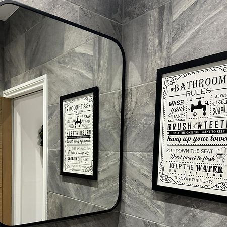 The Crown View - Luxury Apartment - Free Parking Nearby 哈罗盖特 外观 照片